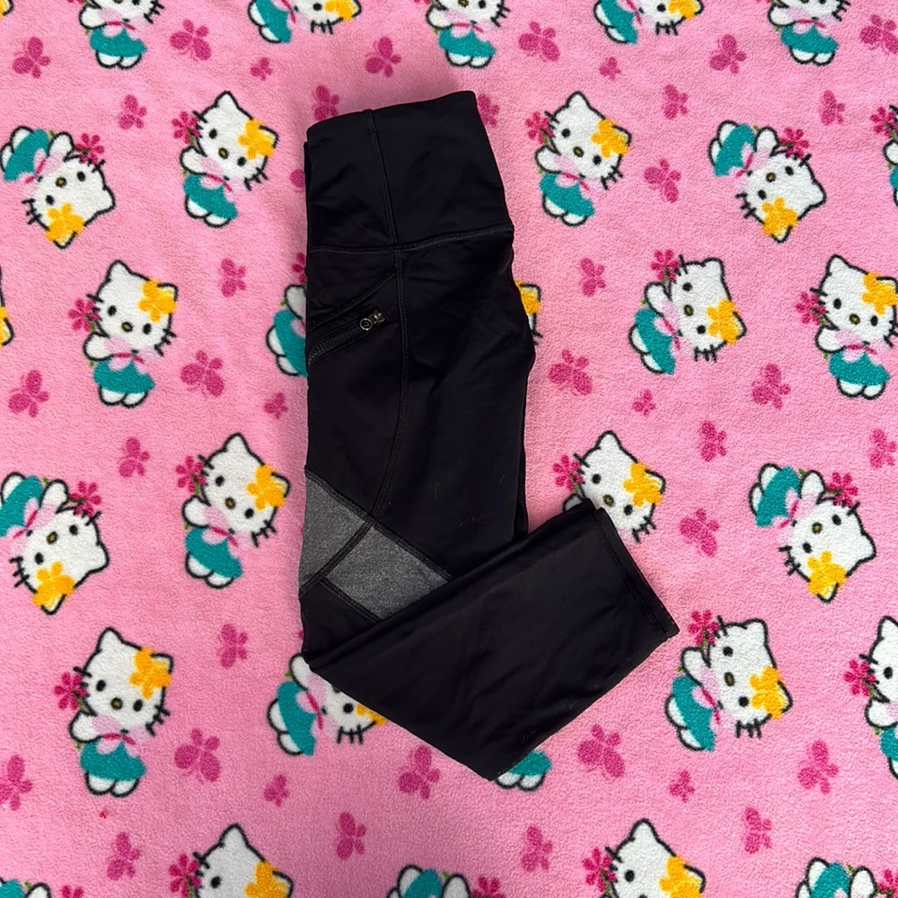 - Ivivva leggings
